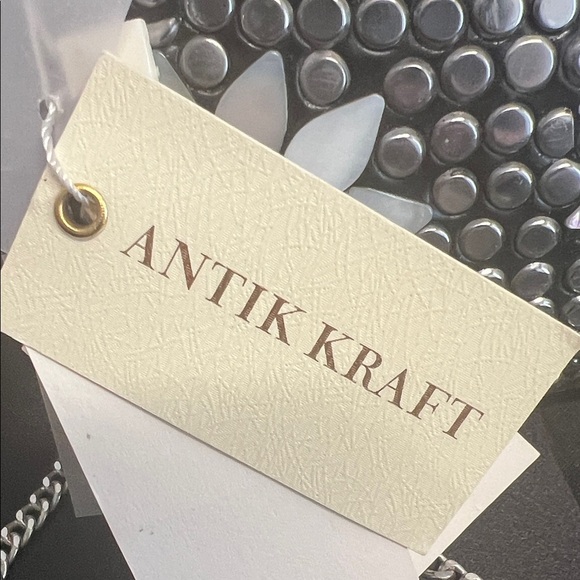 Antik Kraft | Metal Mosaic Floral Purse w/ Crossbody - Picture 3 of 17